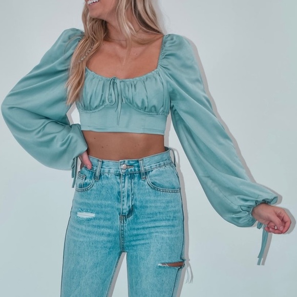 Cashmere & Champage Puff Long Sleeve Crop Top Black - Picture 7 of 7